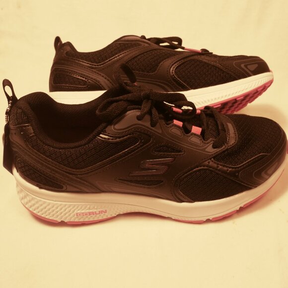 Skechers Go Run Women's Size 7 Black Athletic Running Shoes Sneakers - Picture 1 of 16